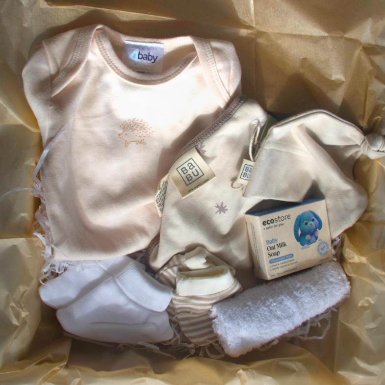 Newborn baby onesie, hat and bib included in newborn gift box