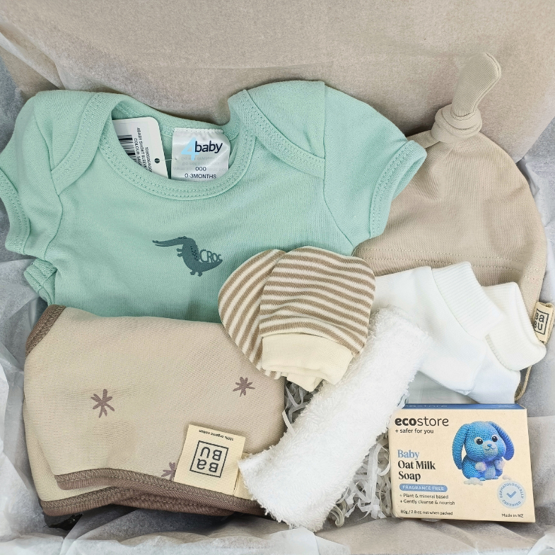 Newborn baby onesie, hat and bib included in newborn gift box
